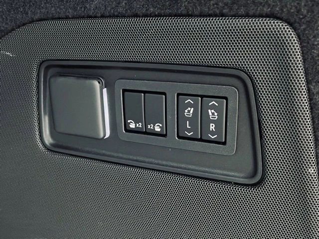 2023 Cadillac Escalade-V 5th Gen - Image 18 of 19
