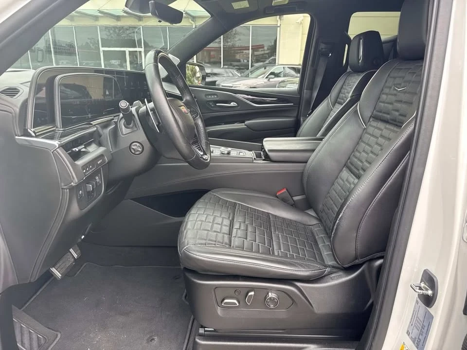2023 Cadillac Escalade-V 5th Gen - Image 15 of 20