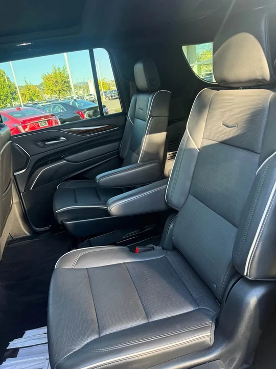 2023 Cadillac Escalade 5th Gen - Image 11 of 12