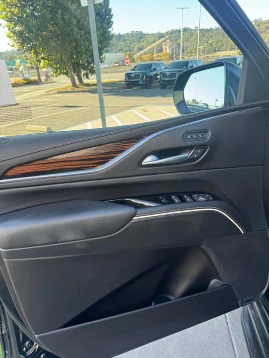 2023 Cadillac Escalade 5th Gen - Image 9 of 12