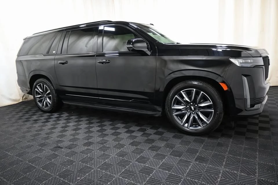 2023 Cadillac Escalade 5th Gen - Image 10 of 19