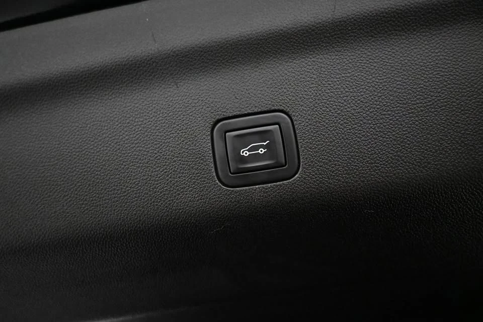 2023 Cadillac Escalade 5th Gen - Image 15 of 19