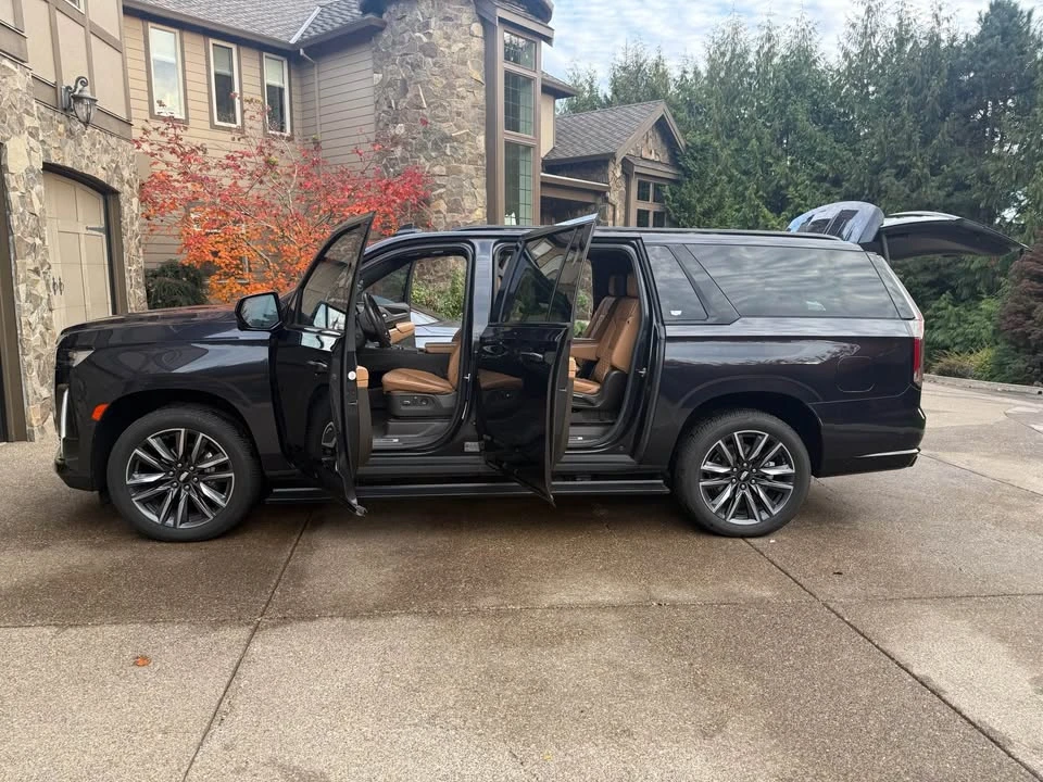 2023 Cadillac Escalade 5th Gen - Image 6 of 11