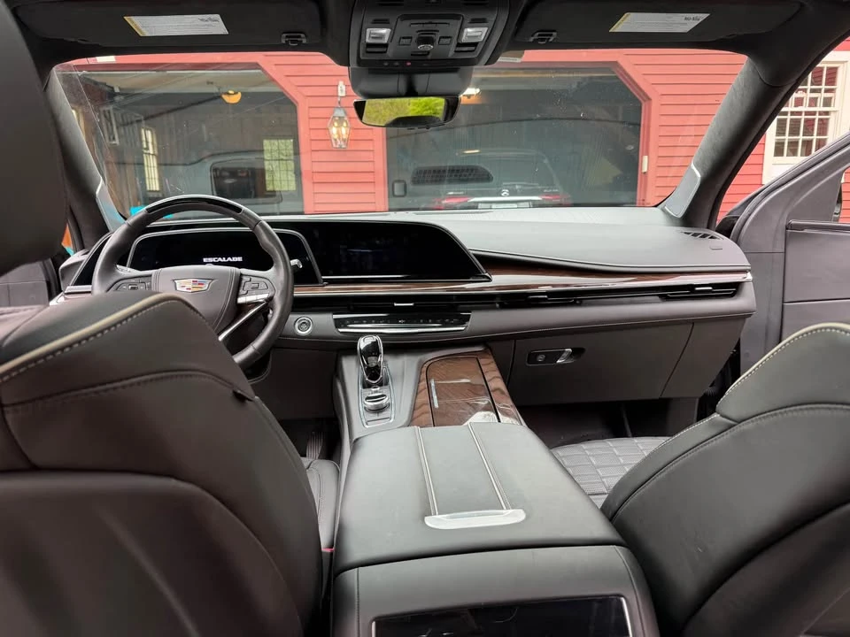 2023 Cadillac Escalade 5th Gen - Image 9 of 11