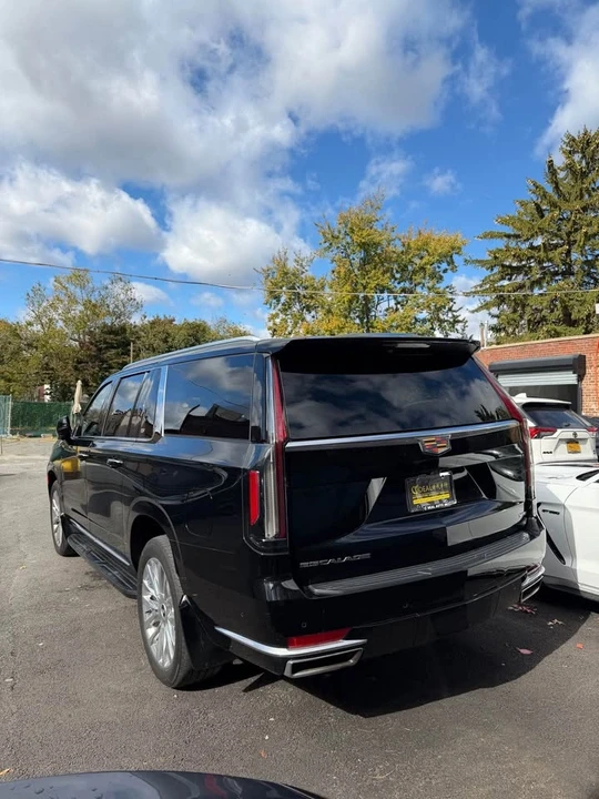 2023 Cadillac Escalade 5th Gen - Image 13 of 15