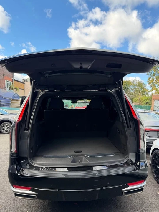 2023 Cadillac Escalade 5th Gen - Image 14 of 15