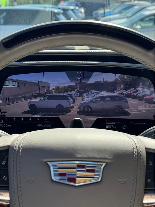 2023 Cadillac Escalade 5th Gen - Image 15 of 19
