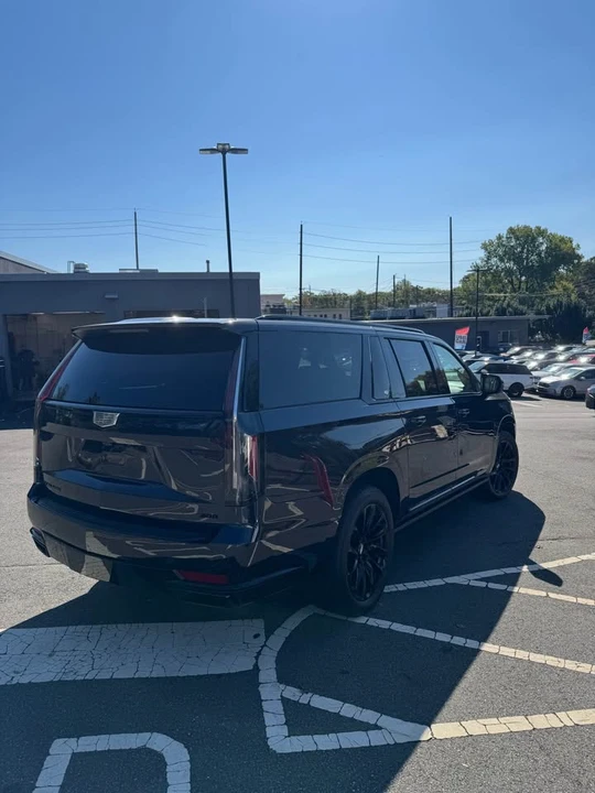 2023 Cadillac Escalade 5th Gen - Image 5 of 19