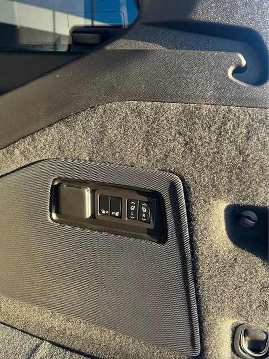2023 Cadillac Escalade 5th Gen - Image 10 of 16
