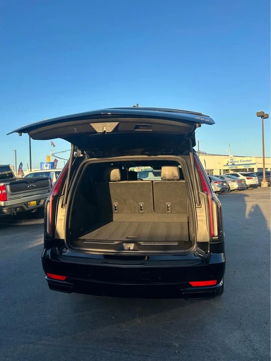 2023 Cadillac Escalade 5th Gen - Image 11 of 16