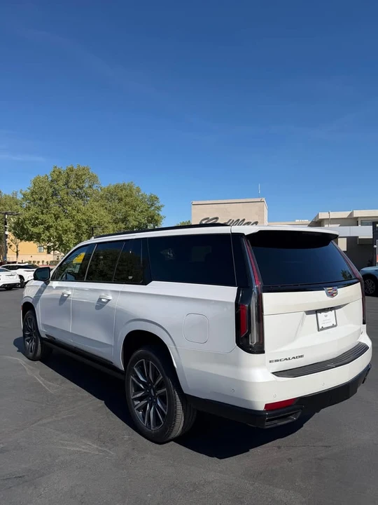 2023 Cadillac Escalade 5th Gen - Image 7 of 19