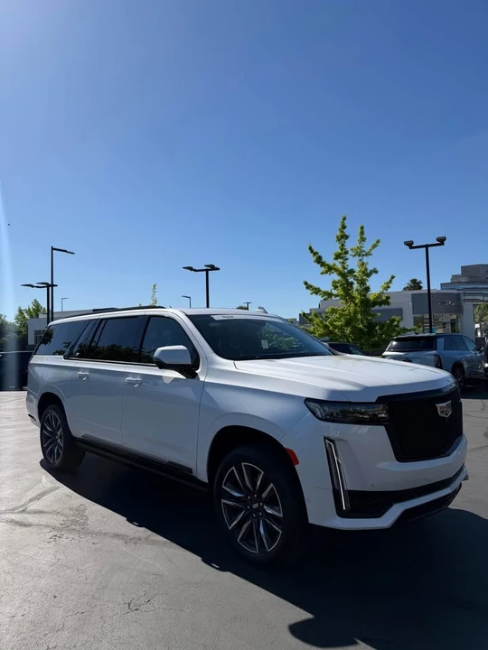 2023 Cadillac Escalade 5th Gen - Image 3 of 19