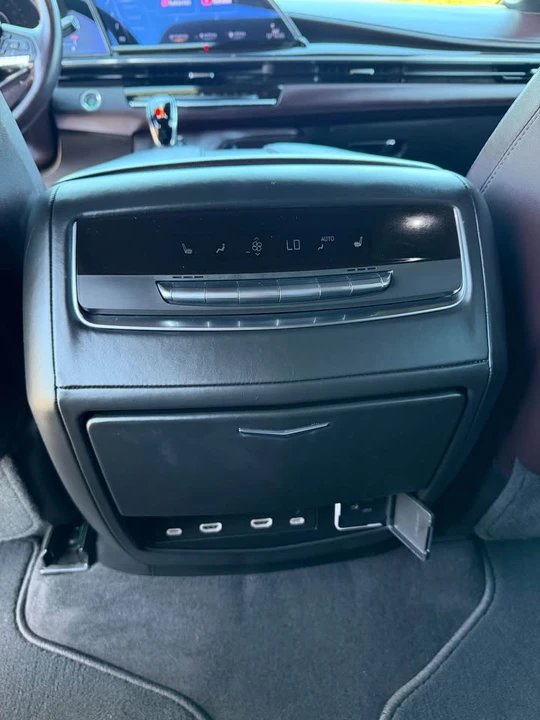 2023 Cadillac Escalade 5th Gen - Image 17 of 19