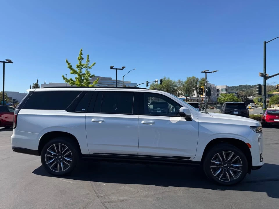 2023 Cadillac Escalade 5th Gen - Image 4 of 19