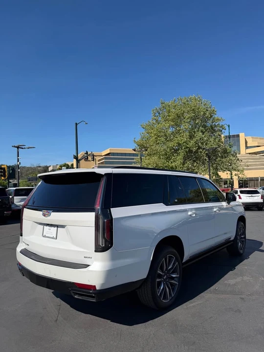 2023 Cadillac Escalade 5th Gen - Image 5 of 19