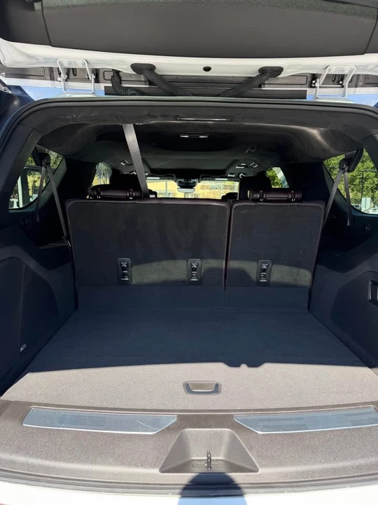 2023 Cadillac Escalade 5th Gen - Image 18 of 19