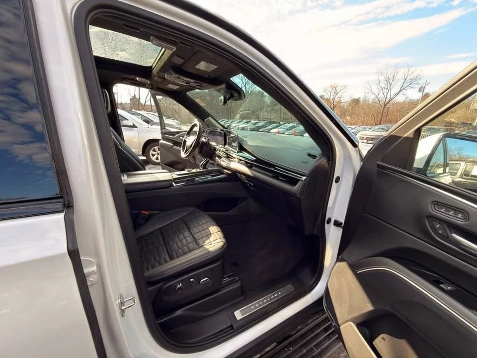 2023 Cadillac Escalade-V 5th Gen - Image 19 of 20