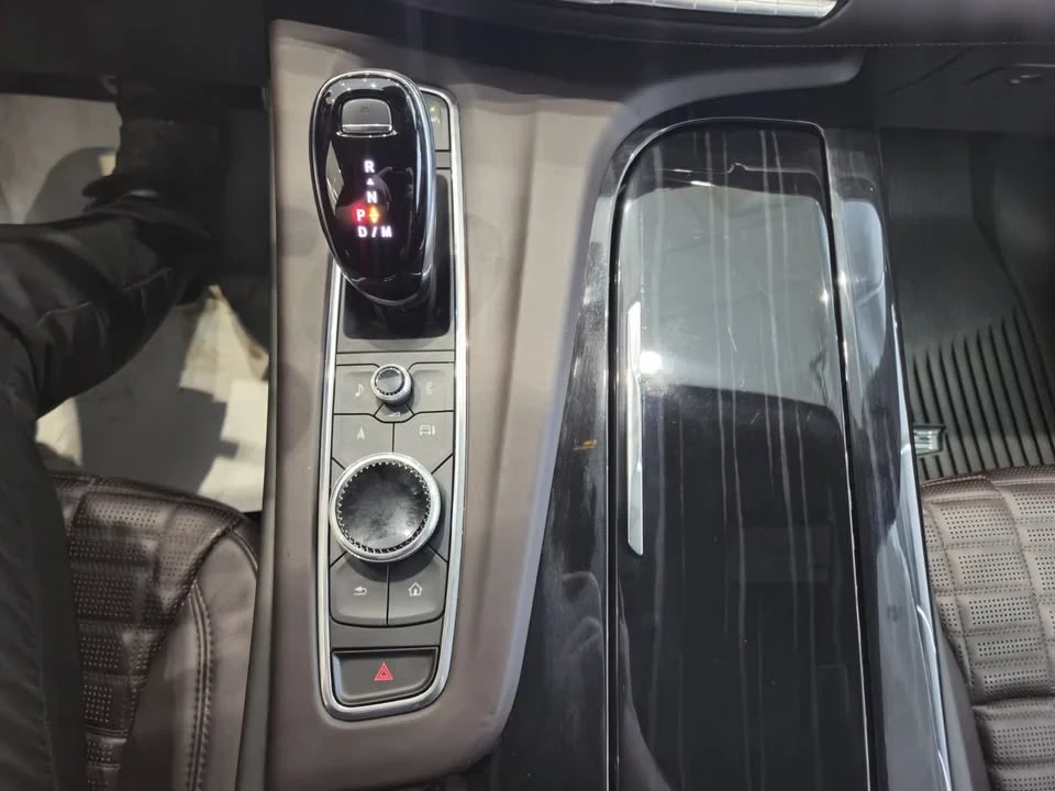 2023 Cadillac Escalade-V 5th Gen - Image 17 of 20