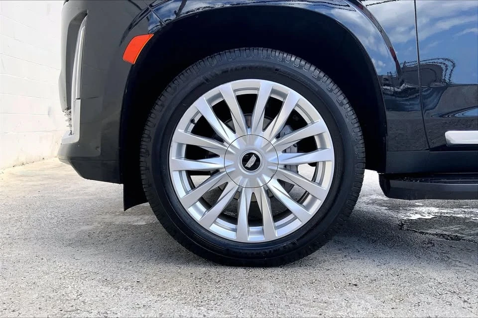 2023 Cadillac Escalade 5th Gen - Image 5 of 9