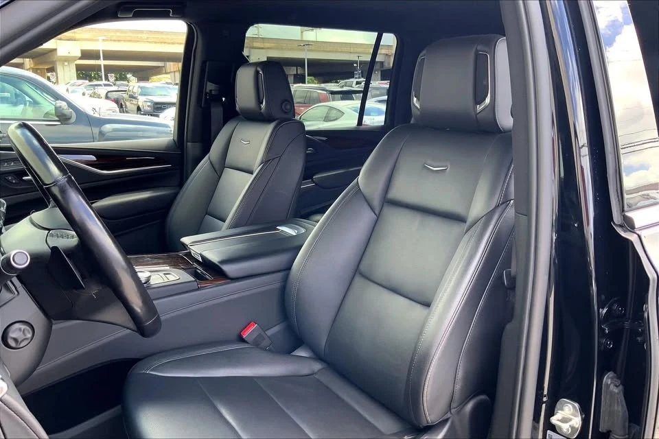 2023 Cadillac Escalade 5th Gen - Image 8 of 9