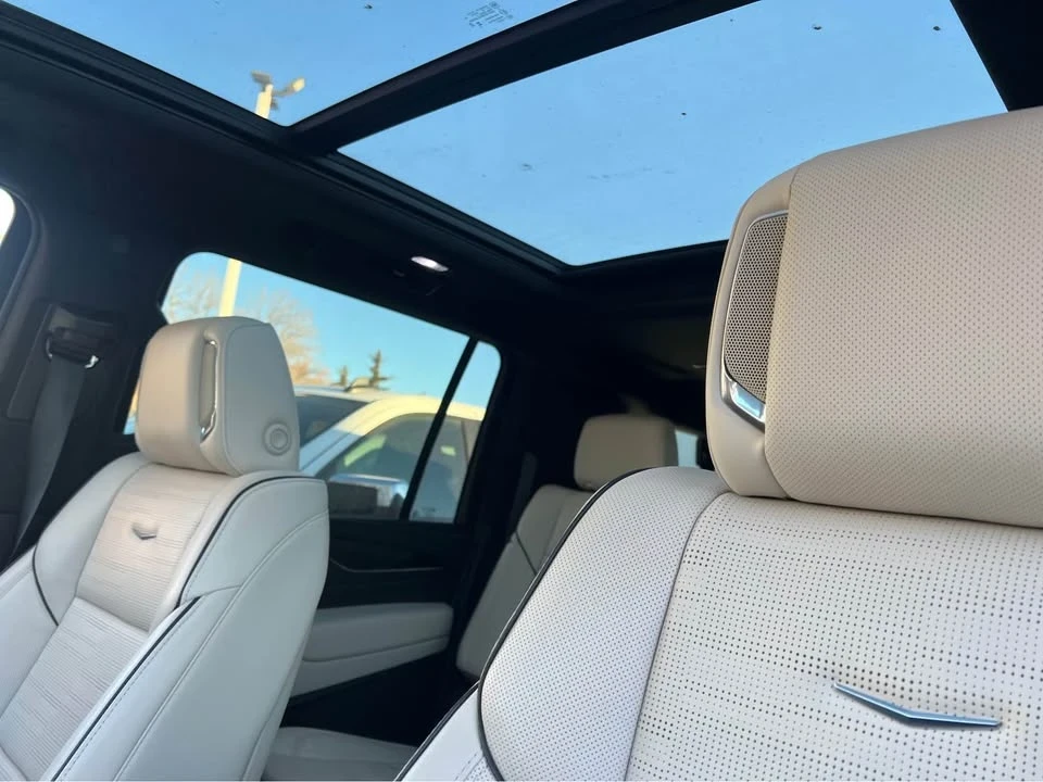 2023 Cadillac Escalade 5th Gen - Image 15 of 17