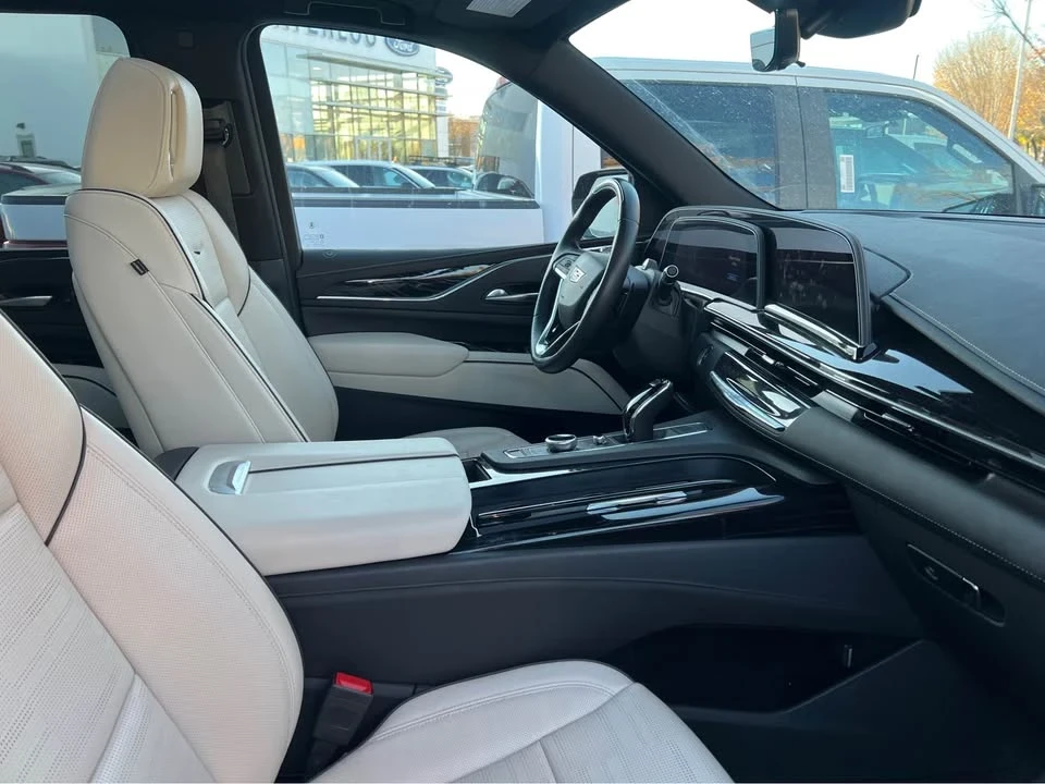 2023 Cadillac Escalade 5th Gen - Image 7 of 17