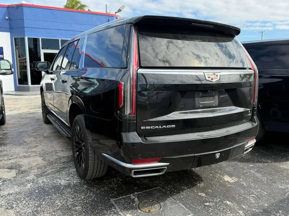2023 Cadillac Escalade 5th Gen - Image 9 of 18