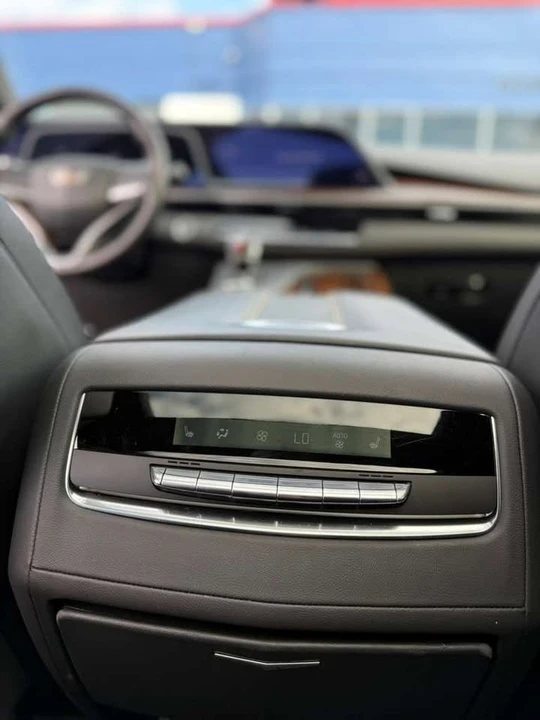 2023 Cadillac Escalade 5th Gen - Image 14 of 18