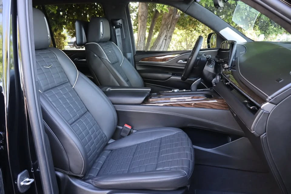 2023 Cadillac Escalade 5th Gen - Image 18 of 20