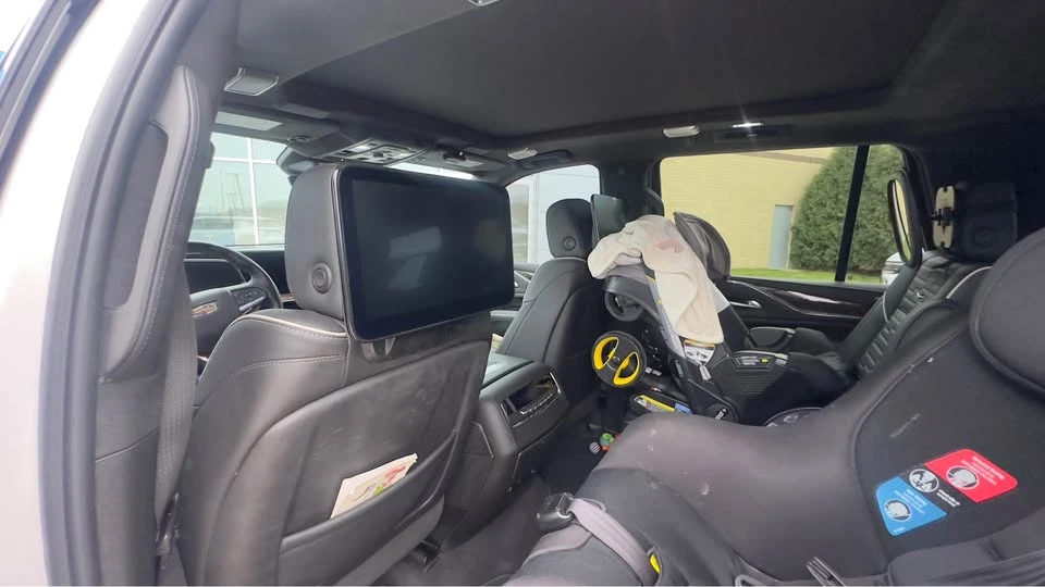 2023 Cadillac Escalade 5th Gen - Image 12 of 13