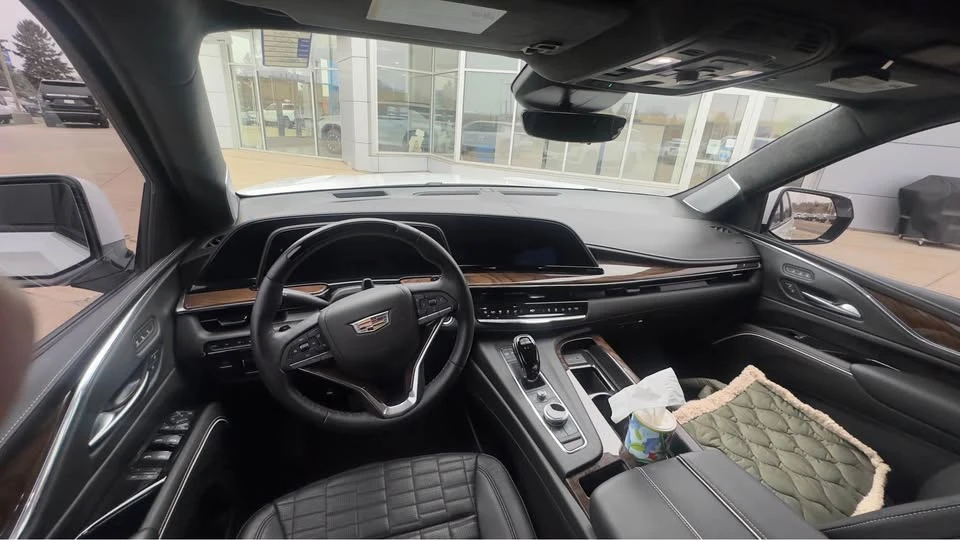 2023 Cadillac Escalade 5th Gen - Image 11 of 13