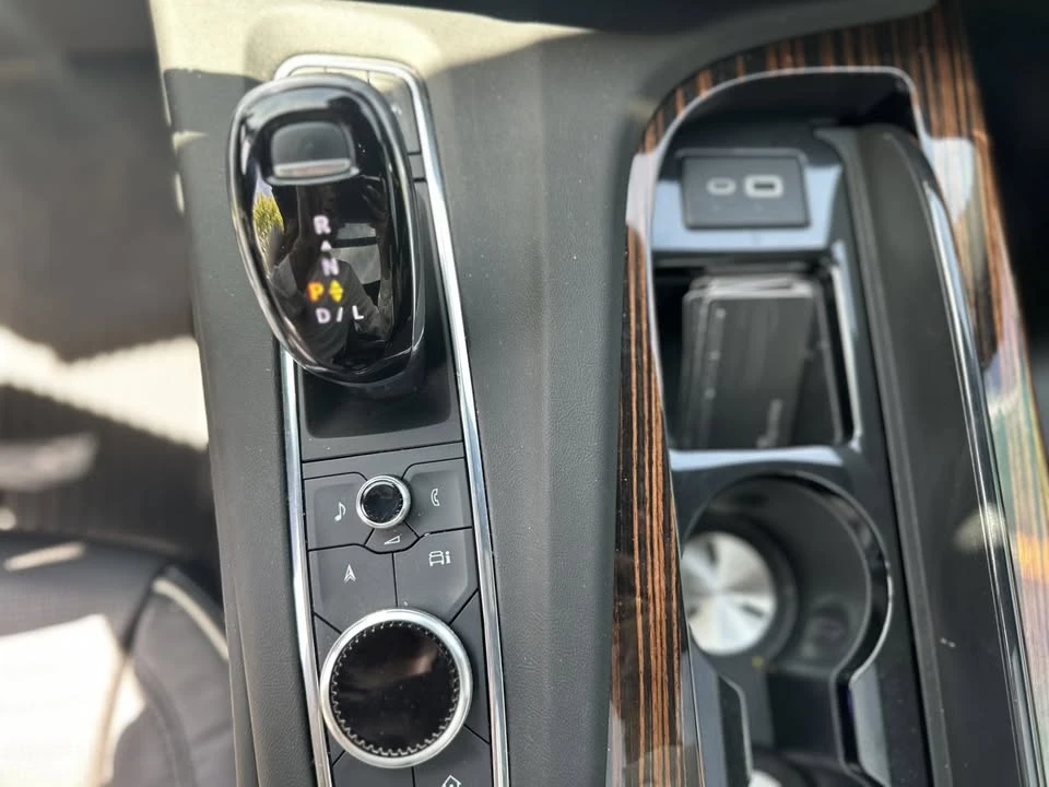 2023 Cadillac Escalade 5th Gen - Image 15 of 20
