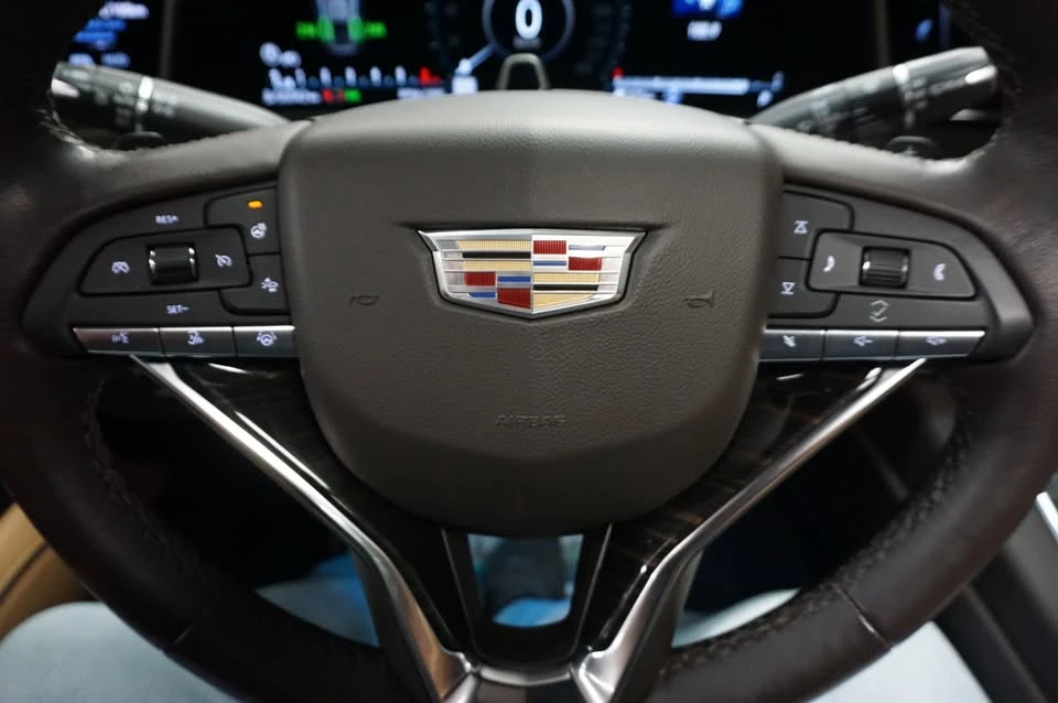 2023 Cadillac Escalade 5th Gen - Image 18 of 19