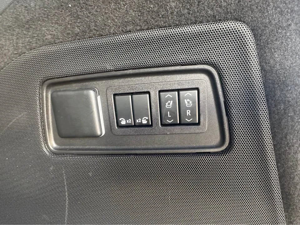 2023 Cadillac Escalade 5th Gen - Image 6 of 10