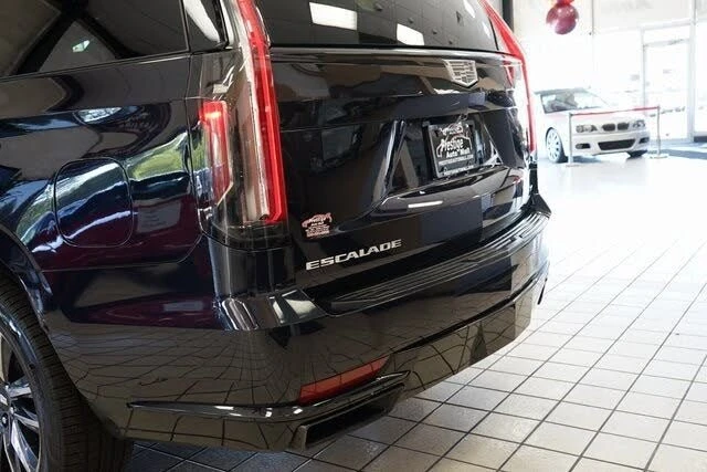 2023 Cadillac Escalade 5th Gen - Image 15 of 20