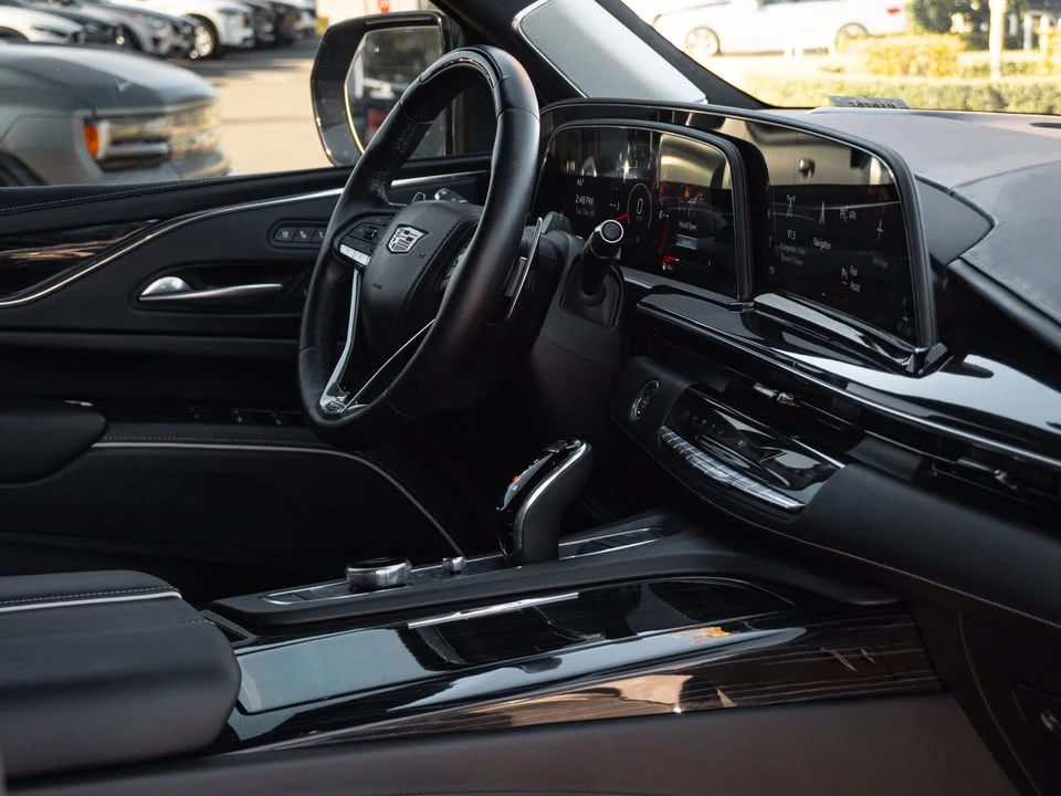 2023 Cadillac Escalade-V 5th Gen - Image 16 of 18
