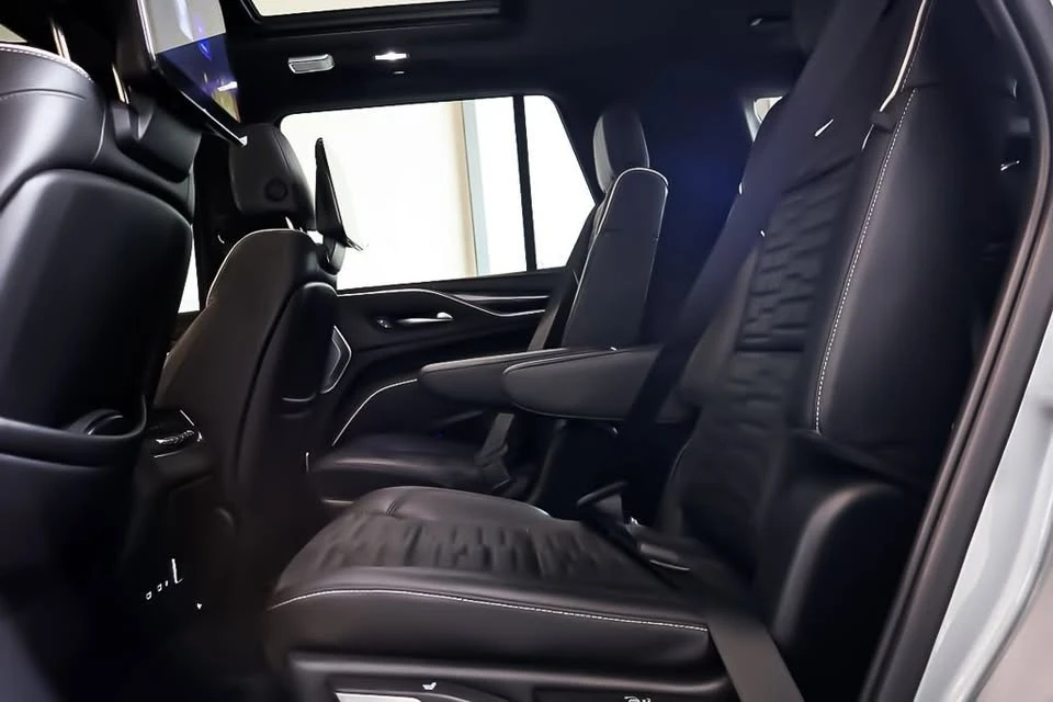 2023 Cadillac Escalade-V 5th Gen - Image 17 of 20