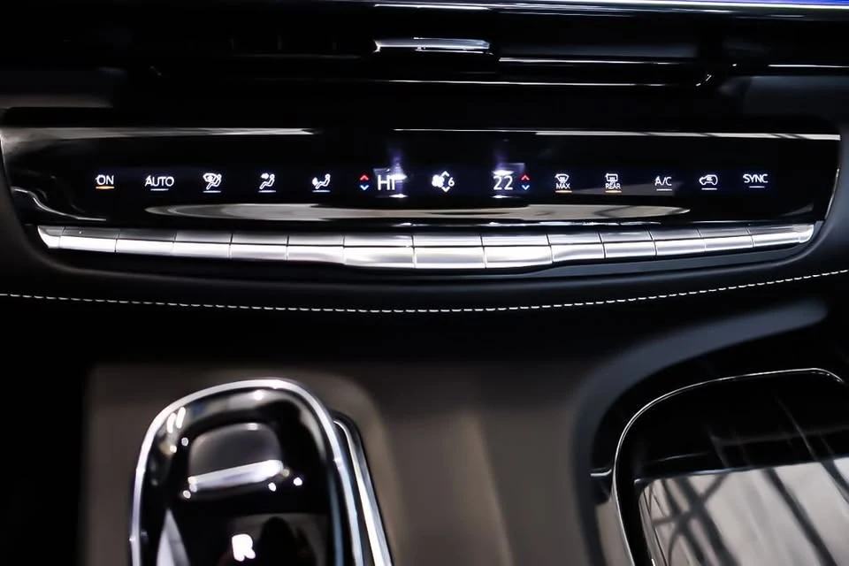 2023 Cadillac Escalade-V 5th Gen - Image 15 of 20