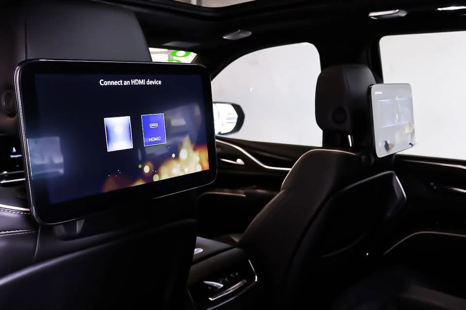 2023 Cadillac Escalade-V 5th Gen - Image 18 of 20