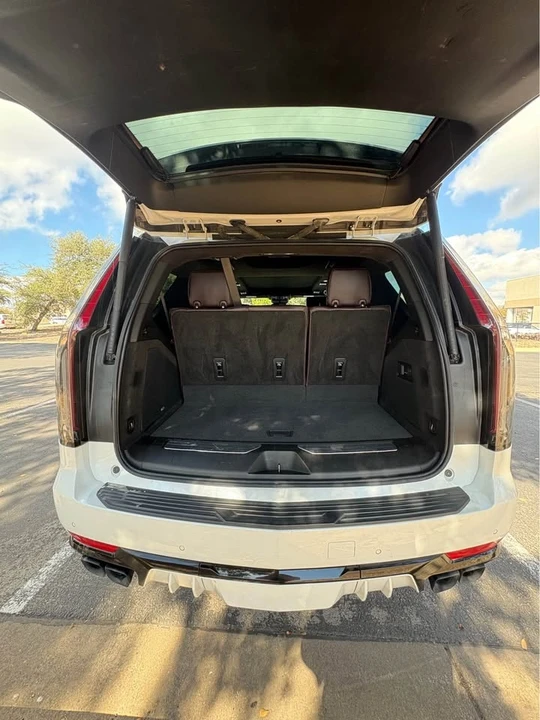 2023 Cadillac Escalade-V 5th Gen - Image 5 of 10