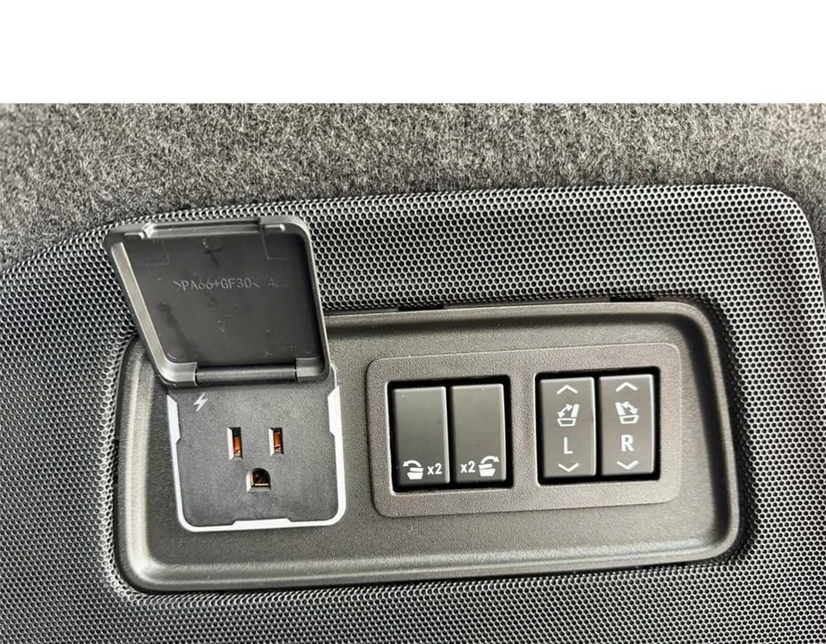 2023 Cadillac Escalade-V 5th Gen - Image 17 of 17
