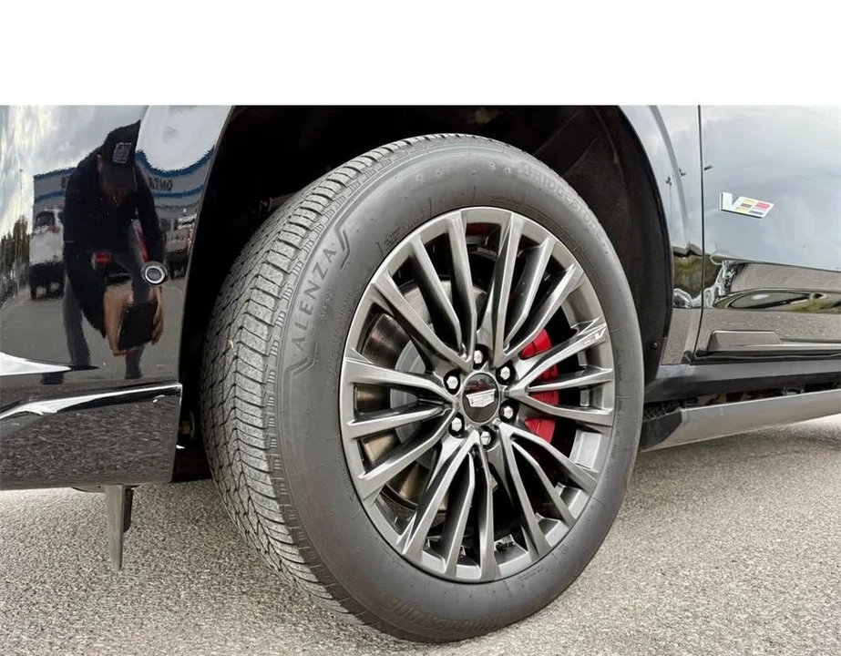 2023 Cadillac Escalade-V 5th Gen - Image 10 of 17