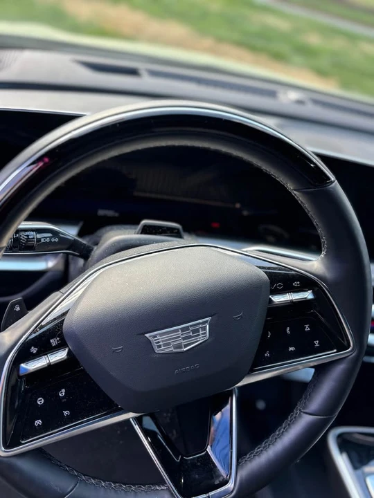 2023 Cadillac Lyriq - Image 11 of 12