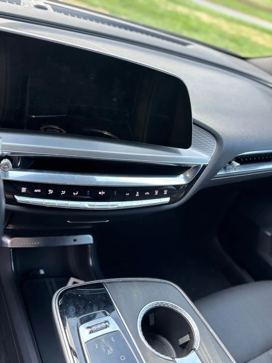 2023 Cadillac Lyriq - Image 12 of 12