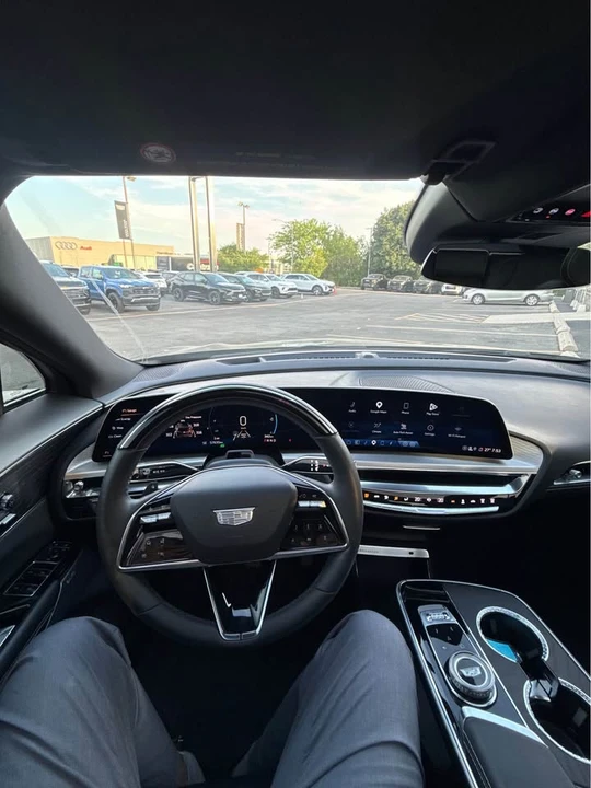 2023 Cadillac Lyriq - Image 5 of 11