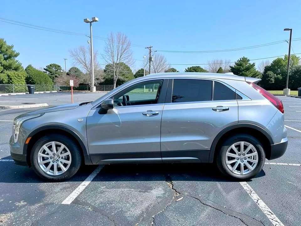 2023 Cadillac XT4 - Image 2 of 3