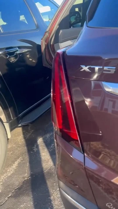 2023 Cadillac XT5 - Image 2 of 2