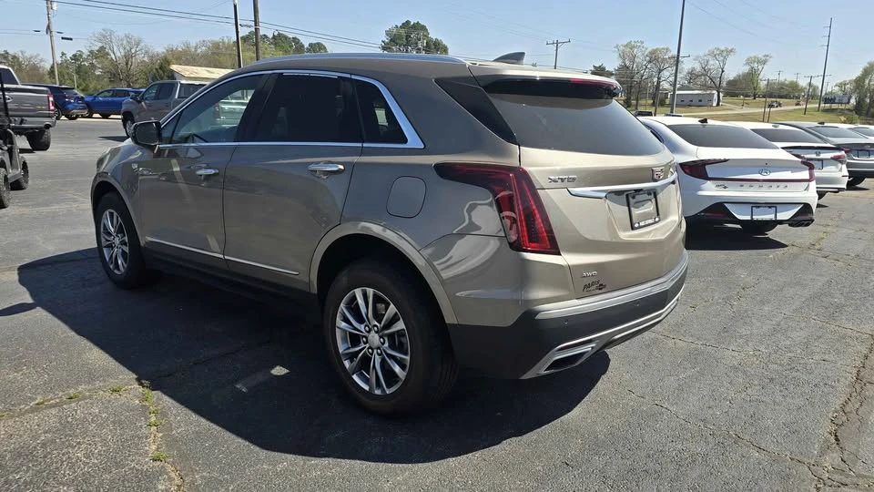 2023 Cadillac XT5 - Image 2 of 4