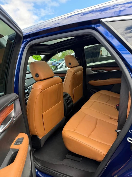 2023 Cadillac XT5 - Image 9 of 10