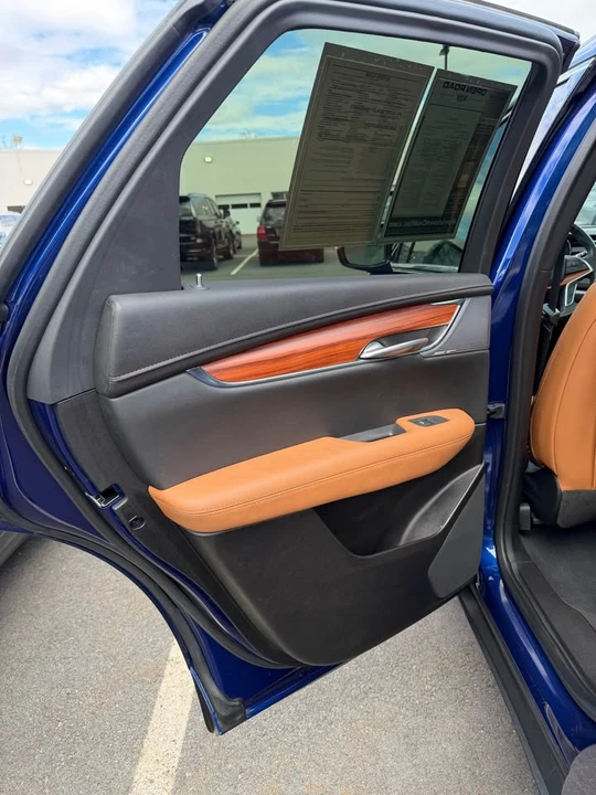 2023 Cadillac XT5 - Image 8 of 10